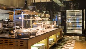 Oaks Port Douglas Resort的厨房或小厨房