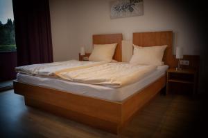 Postel nebo postele na pokoji v ubytování Aktiv Hotel Winterberg