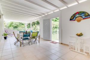 a dining room with a table and chairs at Le Colibri Vert in Le Morne-Vert