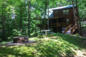 Gallery image of Friendly Bear Cabin in Pigeon Forge