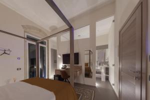 Postel nebo postele na pokoji v ubytování METEORON Luxury Rooms