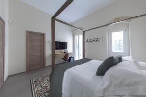 Postel nebo postele na pokoji v ubytování METEORON Luxury Rooms
