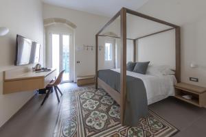 Postel nebo postele na pokoji v ubytování METEORON Luxury Rooms