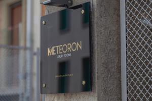 Certifikát, hodnocení, plakát nebo jiný dokument vystavený v ubytování METEORON Luxury Rooms