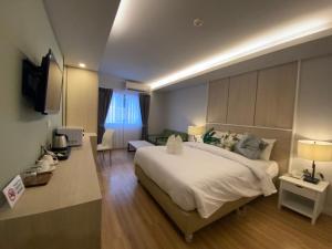 TV a/nebo společenská místnost v ubytování GREENHILLS RESORT Si Racha