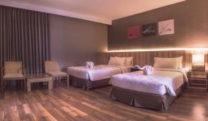 Postel nebo postele na pokoji v ubytování Oxville Hotel