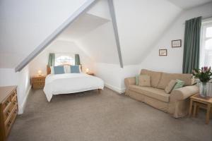 A bed or beds in a room at Sunnycroft 