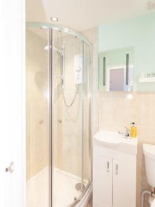 a bathroom with a shower and a sink at The Ravenswood B&B in Torquay +50 photos