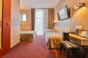 Łóżko lub łóżka w pokoju w obiekcie Hotel Kazimierz
