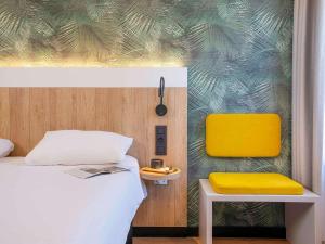 Ein Bett oder Betten in einem Zimmer der Unterkunft ibis Brussels Waterloo