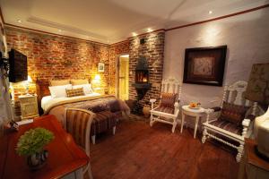 Łóżko lub łóżka w pokoju w obiekcie Paul's Fantasia Boutique Suites