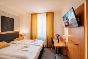 Llit o llits en una habitació de Hotel Klika
