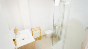 Kúpeľňa v ubytovaní RentalSevilla Tadeo Soler + 22 fotografií