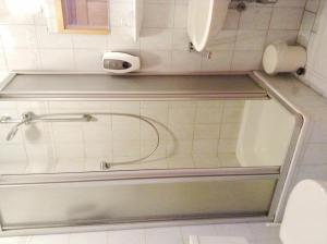 Ein Badezimmer in der Unterkunft Frühstückspension zur Post Reisinger KG St Oswald