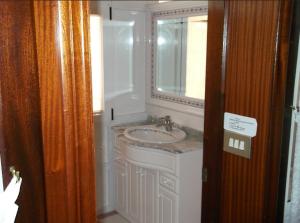 a bathroom with a sink, toilet and window at Hostal Conde Rey in Bandeira