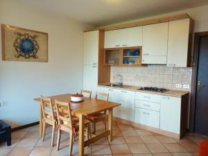 Ett kök eller pentry på IseoLakeRental - Appartamento Chiara