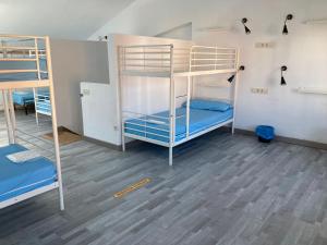 
A bunk bed or bunk beds in a room at Albergue A Pedra Santa
