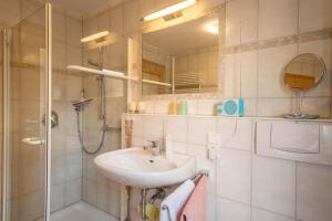 Ένα μπάνιο στο Sabinas Gästewohnung +11 φωτογραφίες