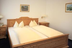 Postel nebo postele na pokoji v ubytování Hotel Trasen