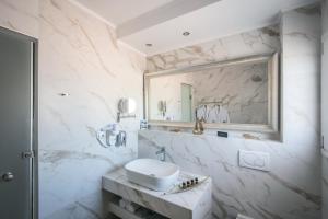 Koupelna v ubytování Hotel Matheo Villas & Suites