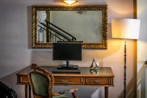 TV a/nebo společenská místnost v ubytování Hotel Matheo Villas & Suites