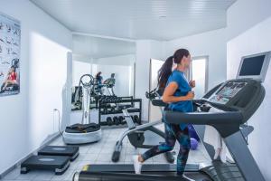 Fitness centrum a/nebo fitness zařízení v ubytování Hotel Matheo Villas & Suites