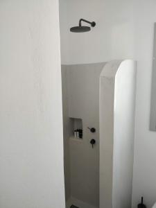A bathroom at Psathaki Még 37 kép