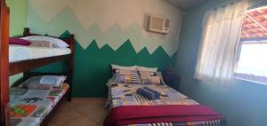Ένα ή περισσότερα κρεβάτια σε δωμάτιο στο Suítes Pouso do Sol