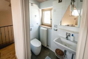 A bathroom at Colle Regnano