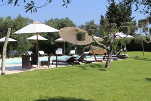 Bazén v ubytovaní Masseria Un Posto al Sole alebo v jeho blízkosti