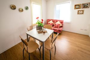 A seating area at Colle Regnano