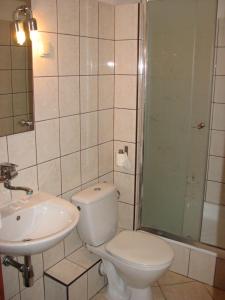 Koupelna v ubytování Hotel Julianów