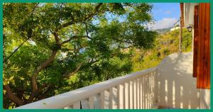 En balkon eller terrasse på Kampos View Ikaria