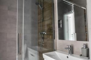 Łazienka w obiekcie Apartamenty Dworcowa 45