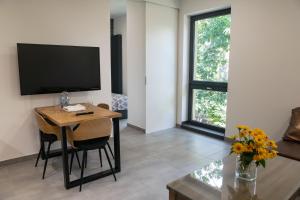 Telewizja i/lub zestaw kina domowego w obiekcie Apartamenty Dworcowa 45