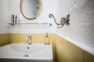 Koupelna v ubytování Wohnatelier im Bioweingut + 25 fotografií