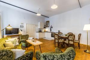 Posezení v ubytování Wohnatelier im Bioweingut