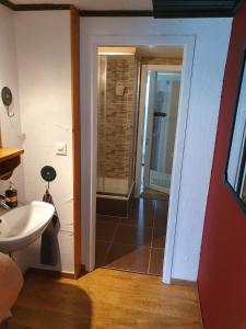 Baðherbergi á Le Petit Beurre de cacahuète et Le Poivre et Sel