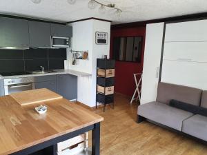 Eldhús eða eldhúskrókur á Le Petit Beurre de cacahuète et Le Poivre et Sel