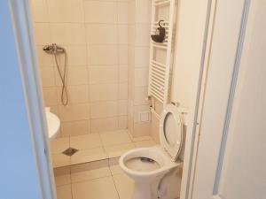 Ένα μπάνιο στο Apartament 2 Central +5 φωτογραφίες