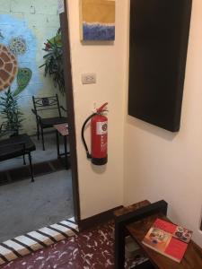 Televiisor ja/või meelelahutuskeskus majutusasutuses Hostel Dodero