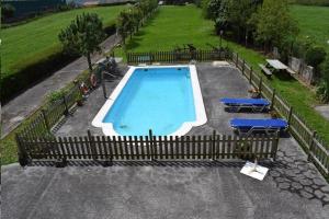 The swimming pool at or close to Apartamentos Los Frutales