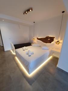 Posteľ alebo postele v izbe v ubytovaní Eternal Suites