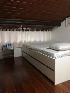 a large bed in a room with a wooden ceiling at Winterville Resort em Gravatá/PE in Gravatá +46 photos