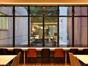 Hotel Keihan Sendai餐厅或其他用餐的地方