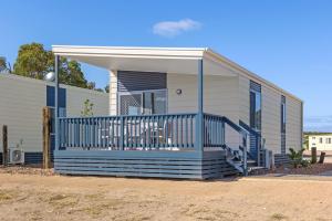 a house with a fence and a fence post at Discovery Parks - Streaky Bay Foreshore in Streaky Bay
