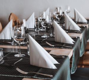 Restaurace v ubytování Ferienwohnung Grischuna