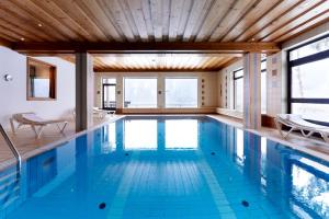 Bazén v ubytování Landhotel Post nebo v jeho okolí