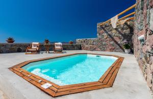 Gallery image of Petra Residence Mini Pool Spa in Adamas +22 photos