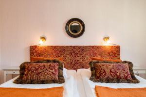 Postel nebo postele na pokoji v ubytování Trosa Stadshotell & Spa